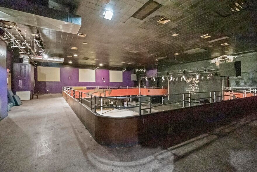 More Photos Of 24 E 3rd St, Newport Bar For Sale