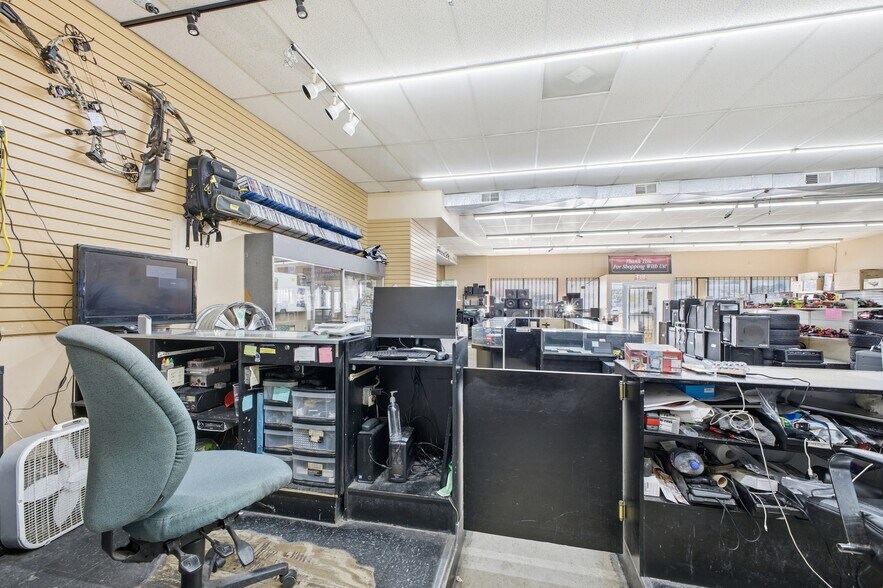 More Photos Of 3210 E Main St, Columbus Freestanding For Sale