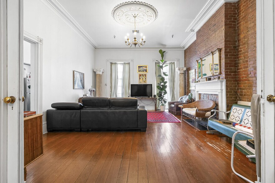 More Photos Of 612 Julia St, New Orleans Apartments For Sale