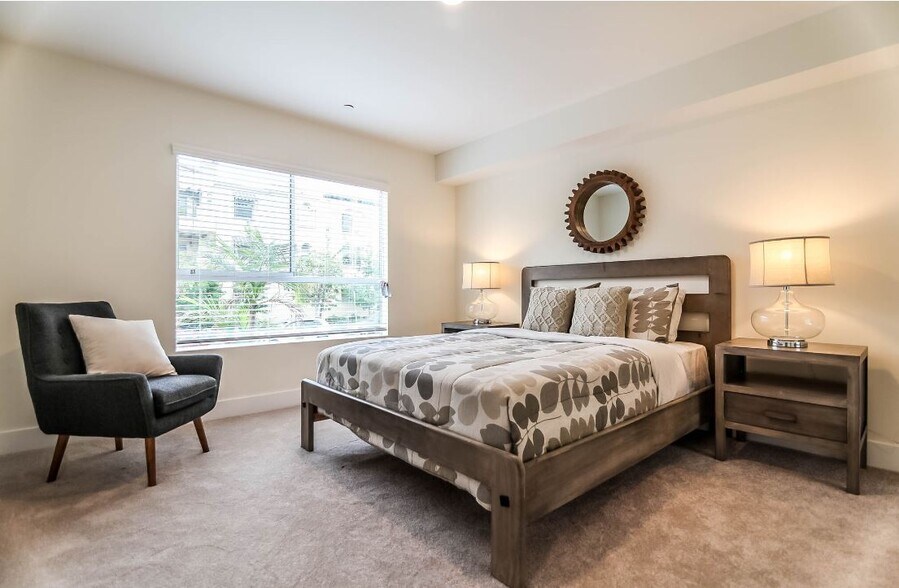 More Photos Of 5026 Rosewood Ave, Los Angeles Apartments For Sale