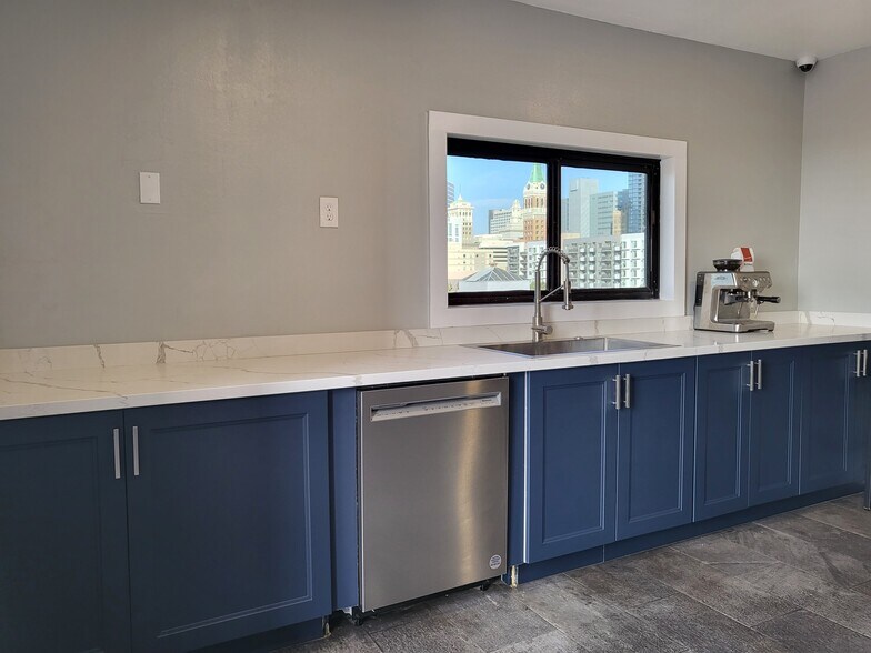 More Photos Of 900-920 Alice St, Oakland Office For Sale