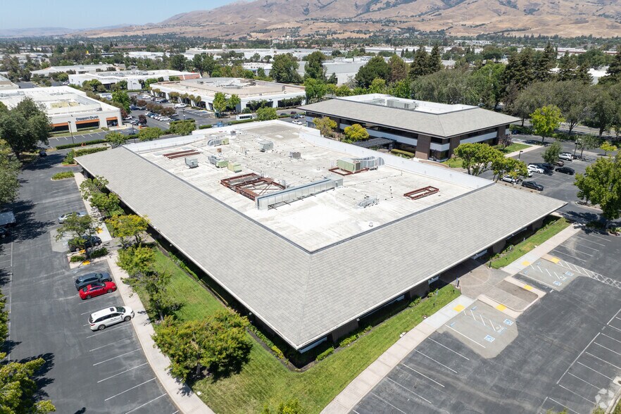 More Photos Of 688-698 Gibraltar Ct, Milpitas Research And Development For Lease