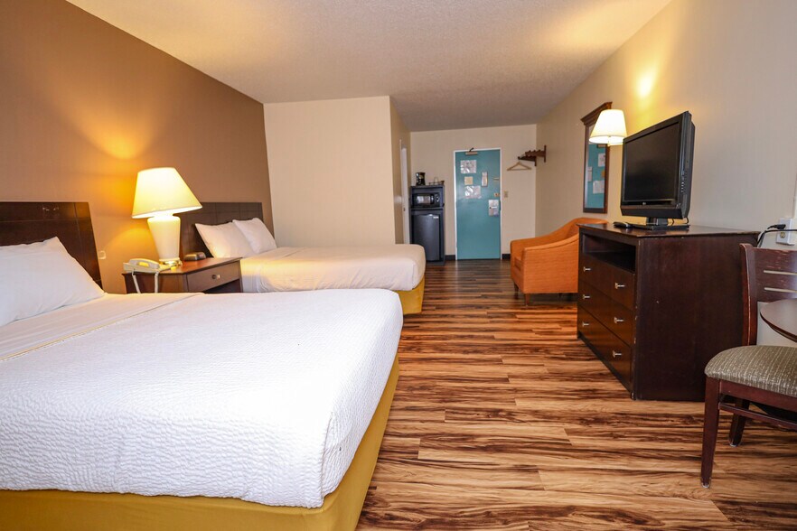 More Photos Of 14043 Brookpark Rd, Brook Park Hotel For Sale