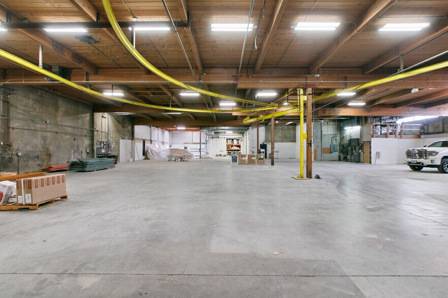 More Photos Of 5805 SW Hood Ave, Portland Warehouse For Lease
