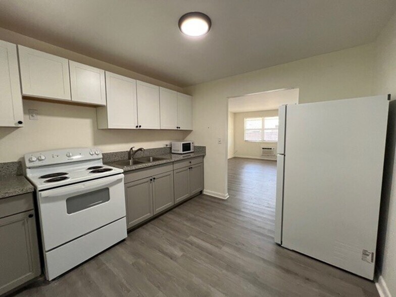 More Photos Of 1845 Dillone Ln, North Palm Beach Apartments For Sale