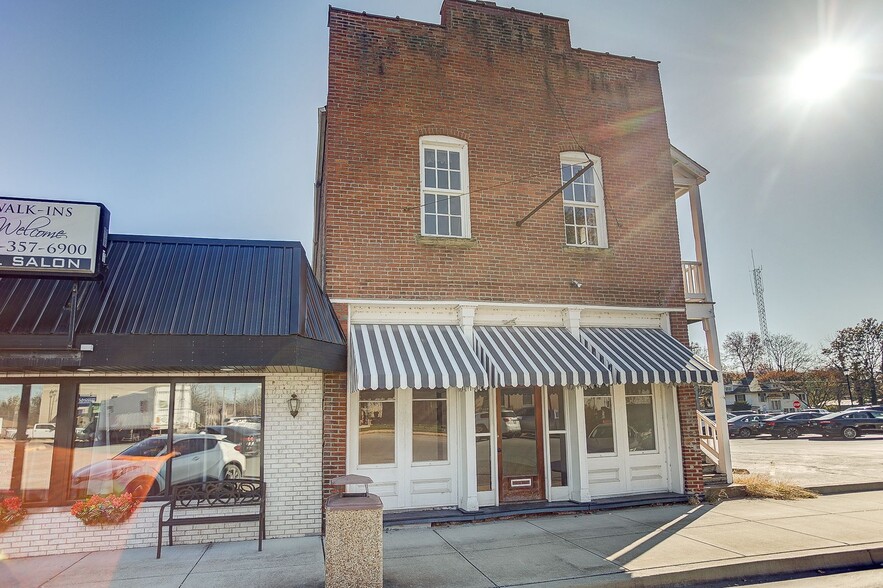 Primary Photo Of 14 1/2 Main St., Pinckneyville Storefront Retail Office For Sale