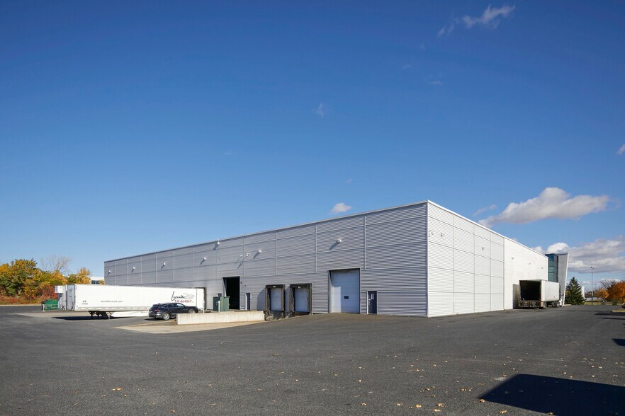 More Photos Of 2625-2655 Boul Jacques-Cartier E, Longueuil Flex For Lease