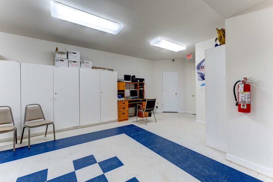 More Photos Of 3090 W Cook Rd, Grand Blanc Showroom For Sale