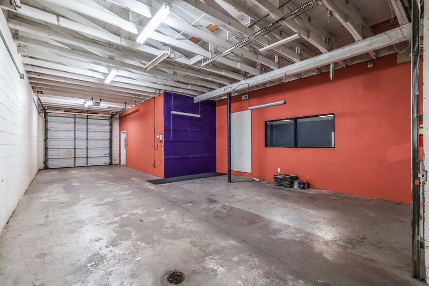 More Photos Of 3209 34th St, Lubbock Flex For Lease