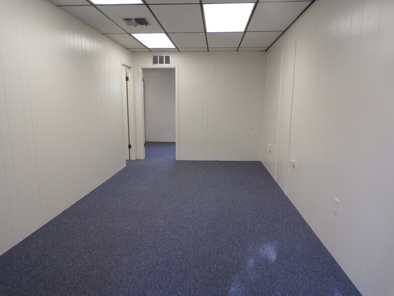 More Photos Of 2031 E Edgewood Dr, Lakeland Office For Lease