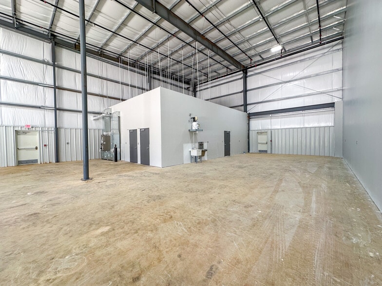 More Photos Of 2000 Bob Wade NW ln, Huntsville Warehouse For Lease