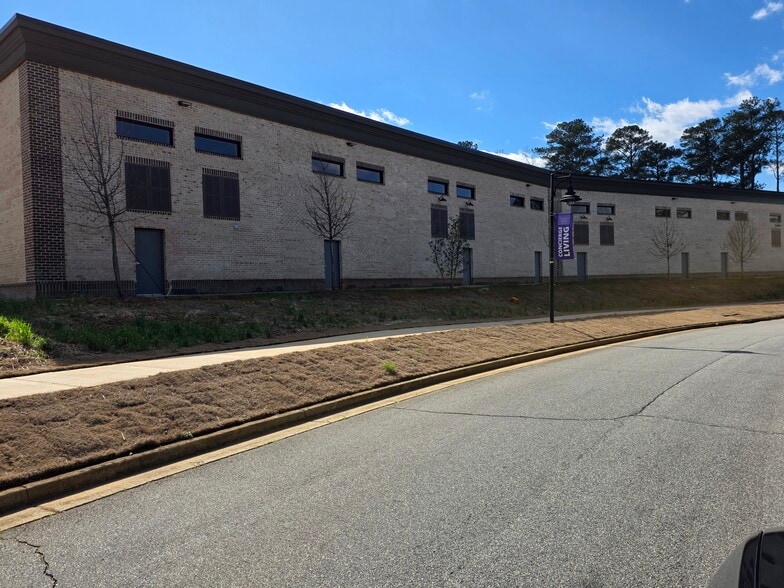 More Photos Of 3353 Acworth Summit Blvd NW, Acworth Light Distribution For Lease