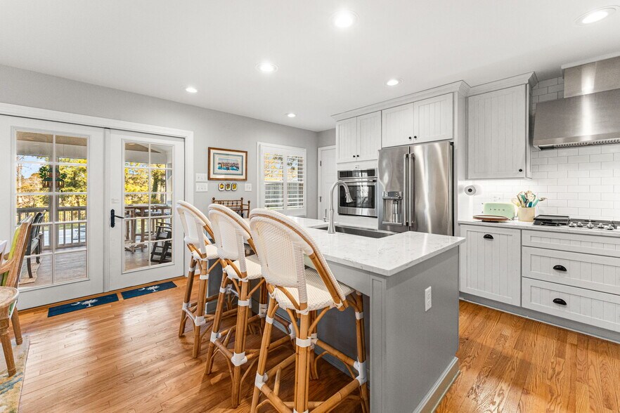 More Photos Of 97 Currell Cove Ln, White Stone Specialty For Sale