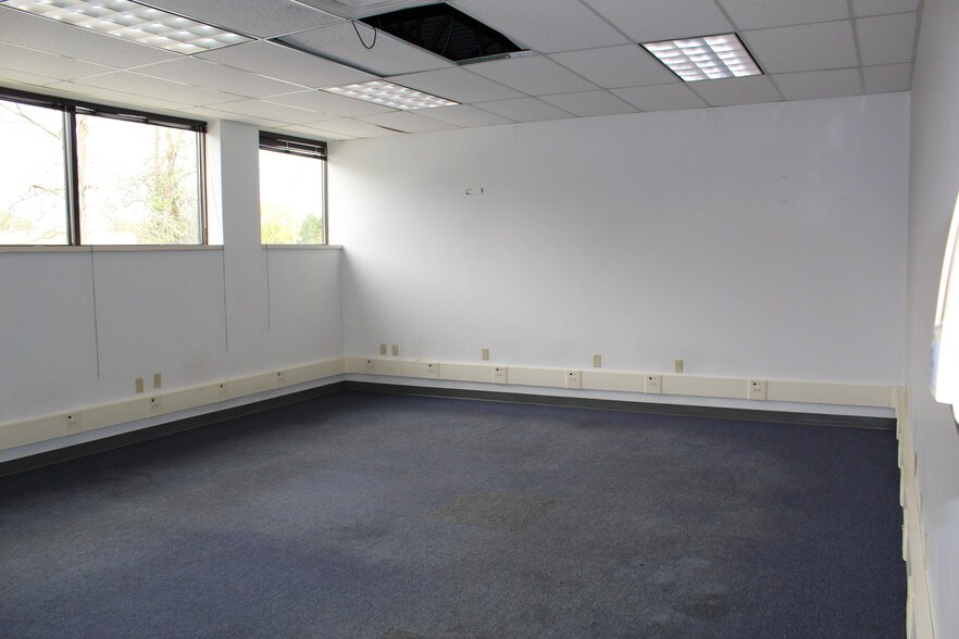 More Photos Of 251 John James Audubon Pky, Amherst Office For Lease