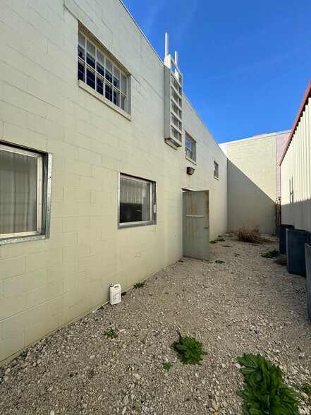 More Photos Of 4834 Vicksburg St, Dallas Manufacturing For Lease