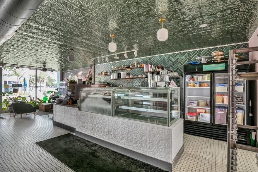 More Photos Of 2458-2462 Central Ave, Saint Petersburg Restaurant For Sale