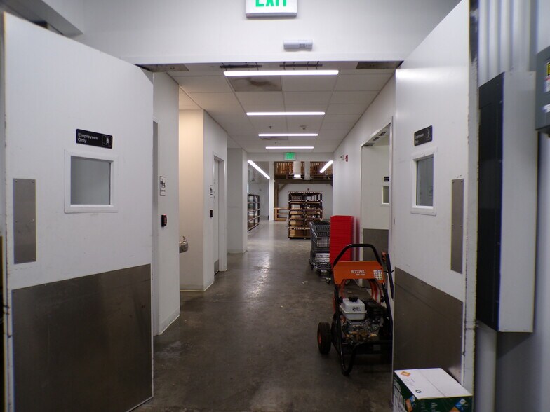 More Photos Of 225 Ellicott St, Buffalo Supermarket For Sale