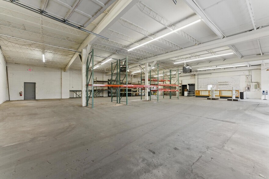 More Photos Of 16 Commercial Ave, Albany Warehouse For Lease