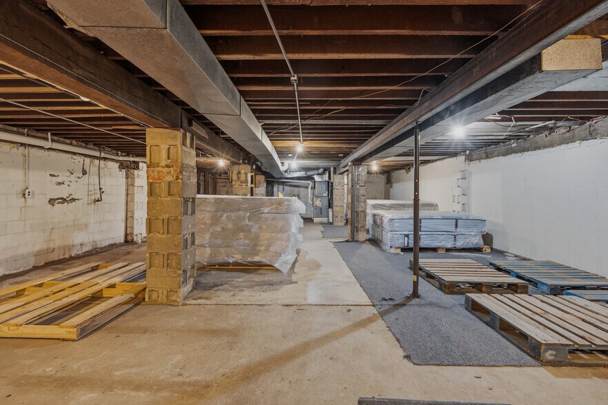 More Photos Of 1327 Grand Central Ave, Vienna Freestanding For Sale