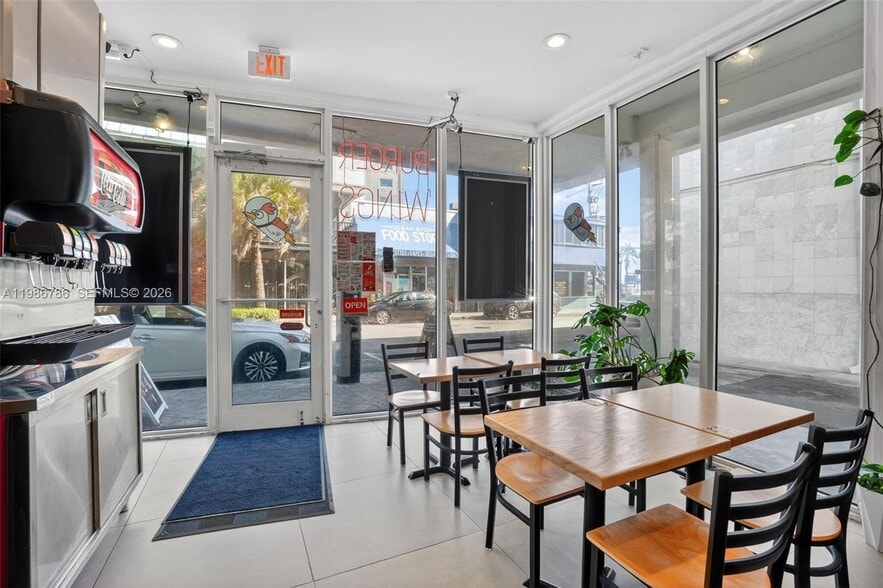 More Photos Of 3134-3150 NE 9th St, Fort Lauderdale Restaurant For Lease
