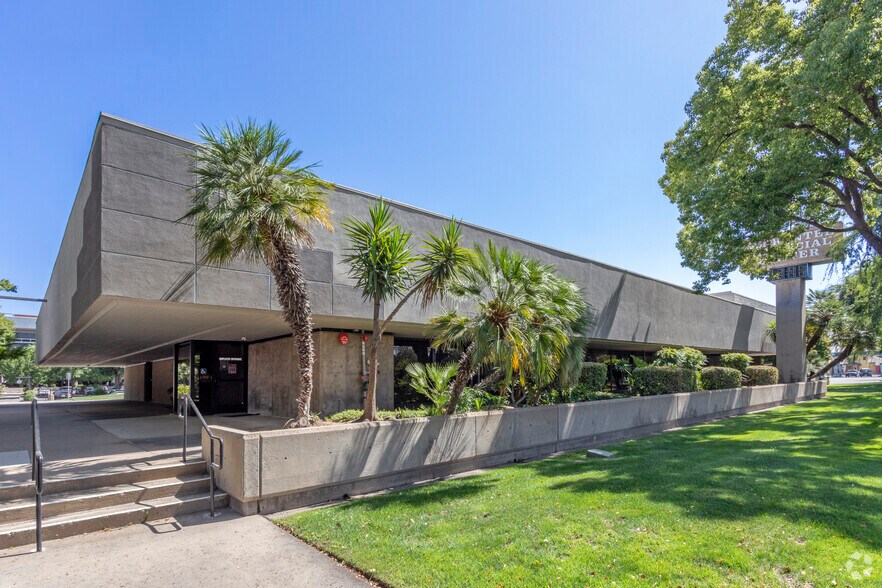 More Photos Of 1310 E Shaw Ave, Fresno Unknown For Lease