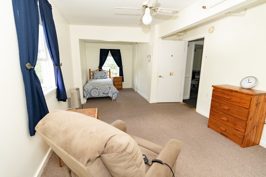 More Photos Of 8 Jennifer Dr, Merrimack Flex For Sale