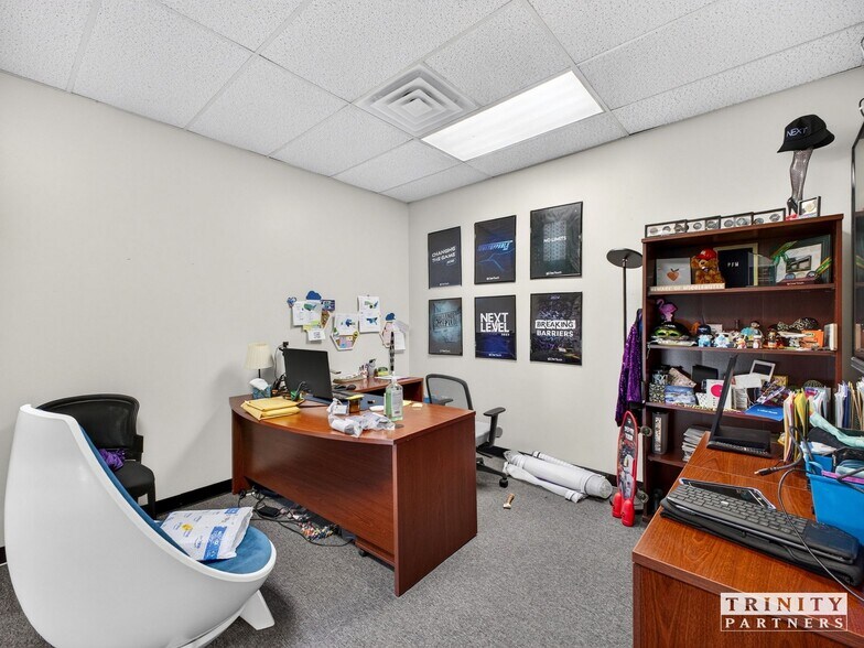 More Photos Of 1100 Thousand Oaks Blvd, Greenville Light Distribution For Lease