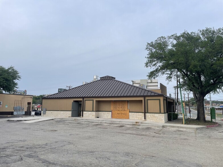 Primary Photo Of 5203 Fredericksburg Rd, San Antonio Restaurant For Lease
