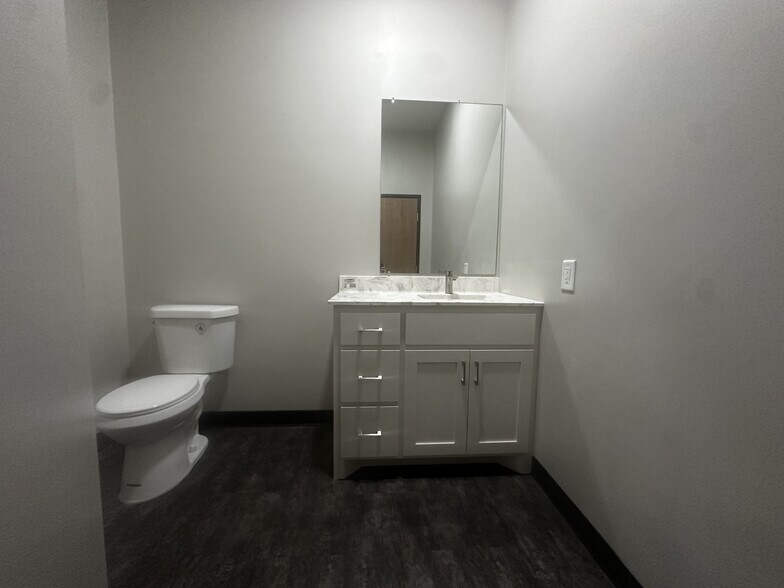 More Photos Of 208 S Minnesota Ave, Saint Peter Storefront Retail Residential For Lease