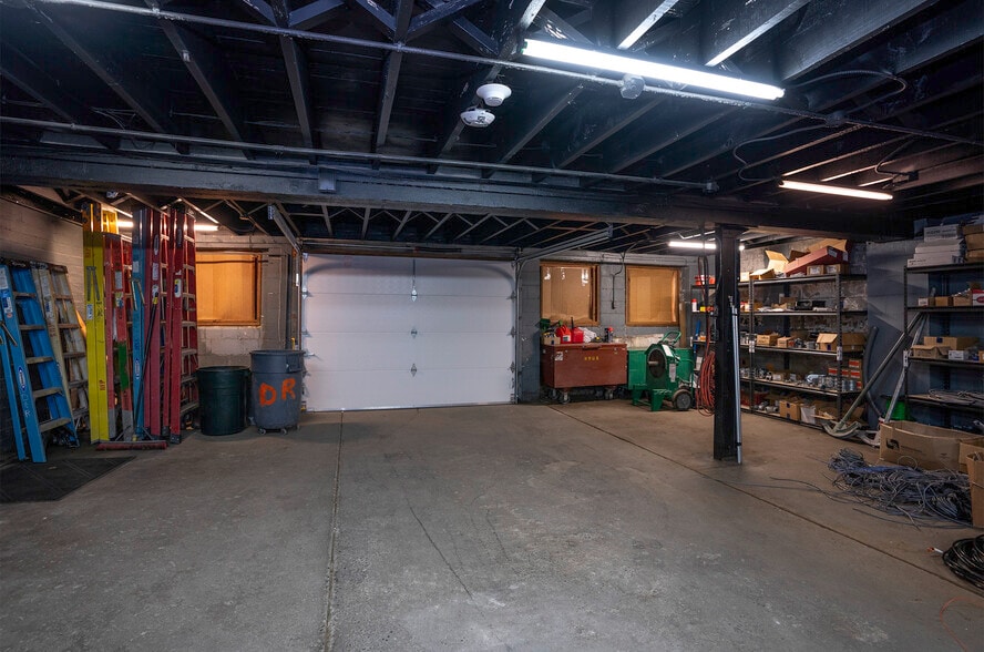 More Photos Of 709 106th St S, Tacoma Auto Repair For Sale