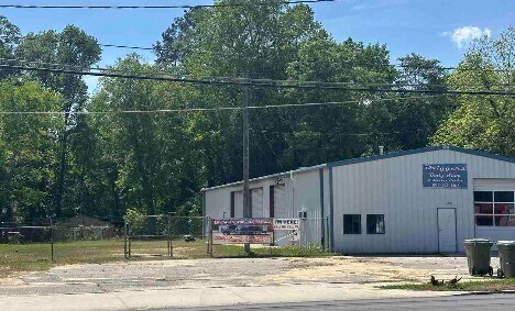 More Photos Of 527 Cheraw St, Bennettsville Distribution For Sale