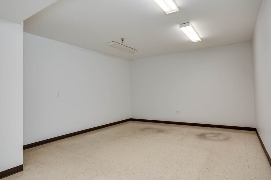 More Photos Of 1140 E Market St, Charlottesville Office For Lease