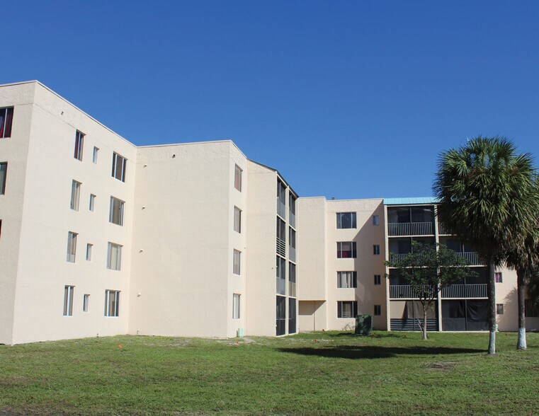 More Photos Of 2725 Somerset Dr, Lauderdale Lakes Apartments For Sale