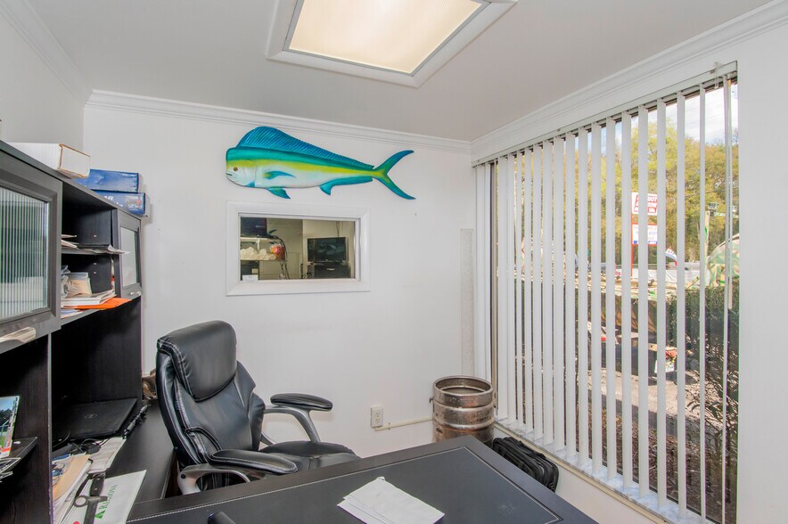 More Photos Of 982 E Hartshorn Ln, Holder Auto Repair For Sale