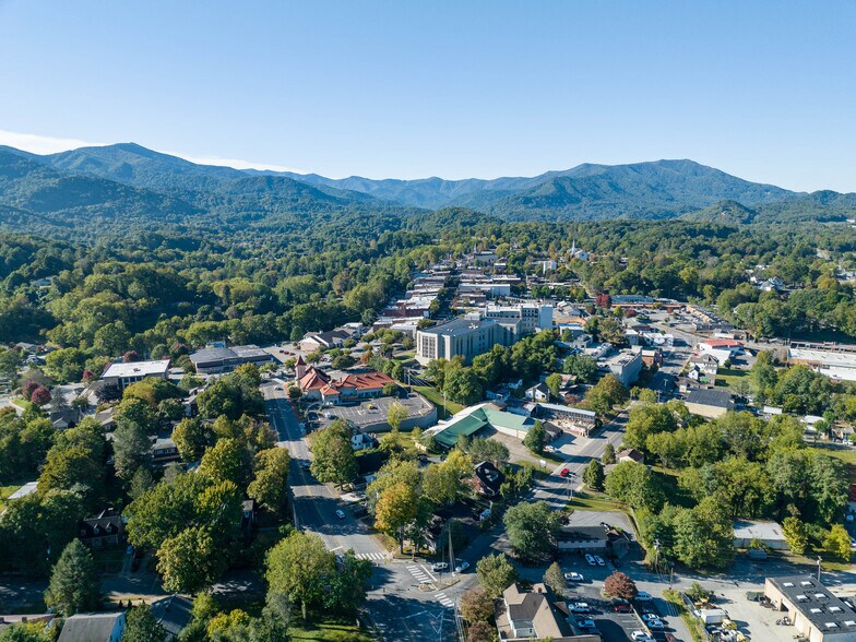 More Photos Of 99 Walnut St, Waynesville Office Residential For Sale