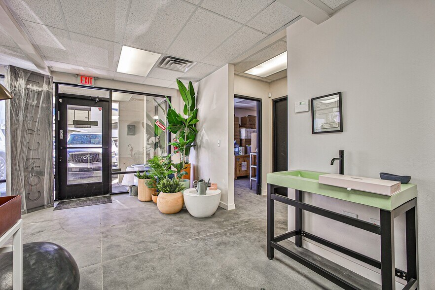 More Photos Of 5995 W Wigwam Ave, Las Vegas Warehouse For Sale