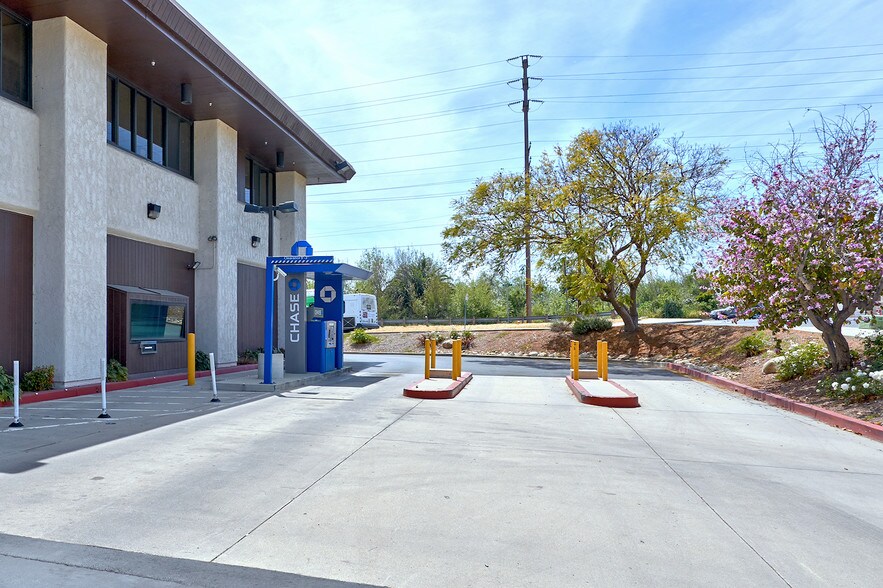 More Photos Of 310 S Wells Rd, Ventura Bank For Lease