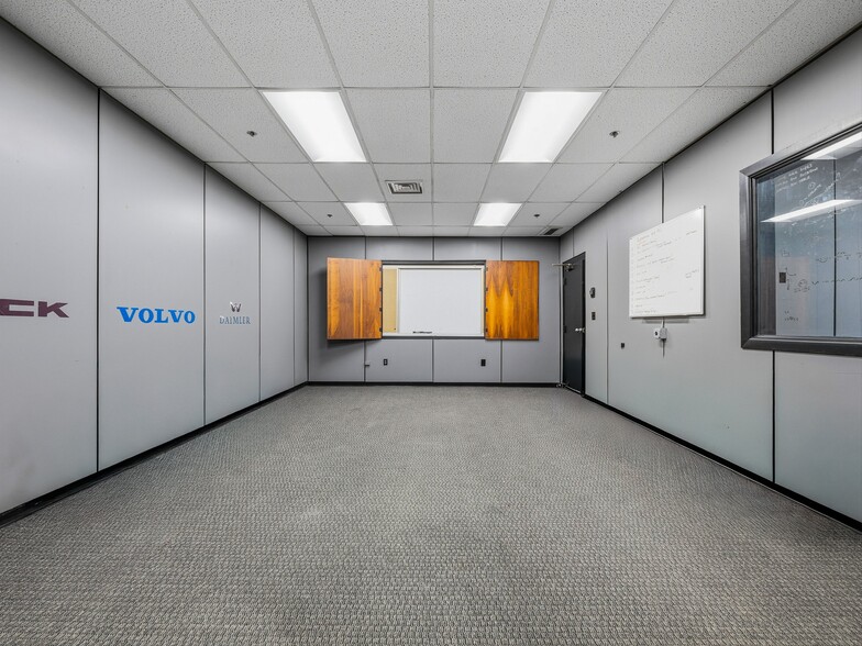 More Photos Of 90 Christ School Rd, Arden Distribution For Lease