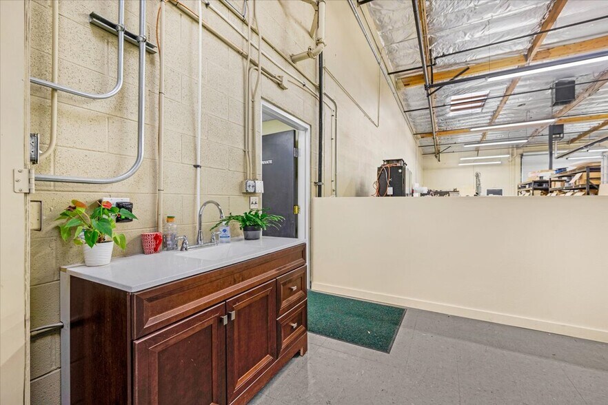 More Photos Of 5750 E Shields #102 ave, Fresno Industrial For Sale