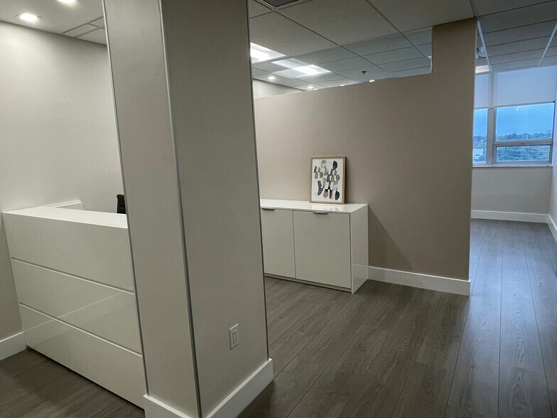 More Photos Of 2455 E Sunrise Blvd, Fort Lauderdale Loft Creative Space For Sale