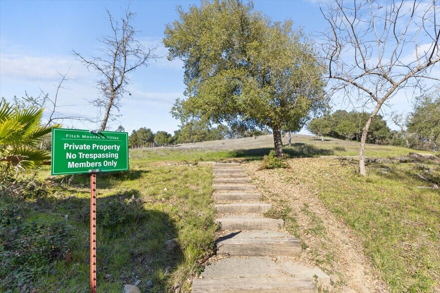 More Photos Of 1337 Creekside Ct, Healdsburg Multifamily For Sale