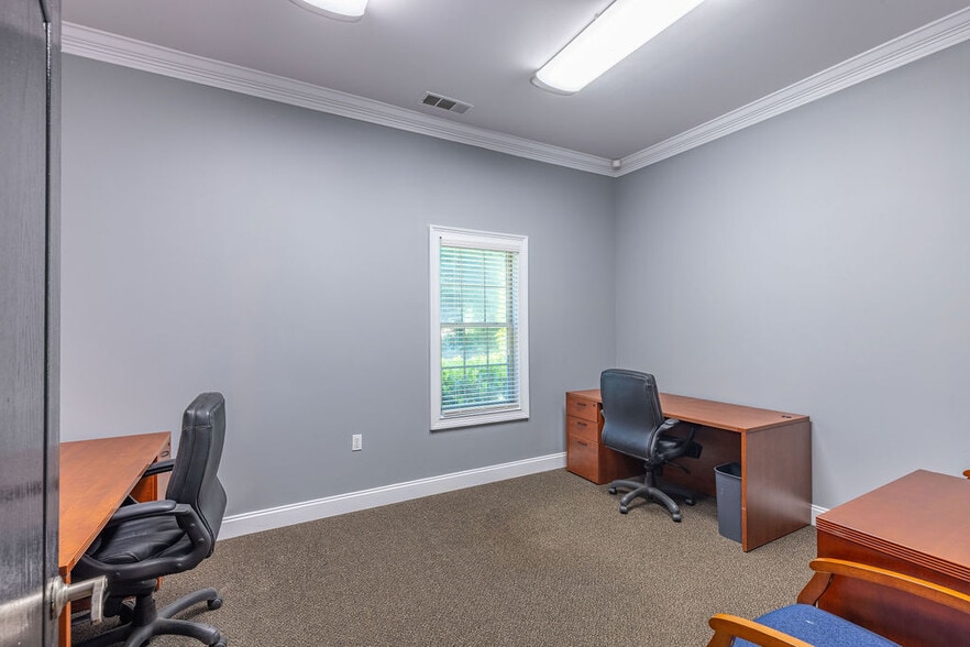 More Photos Of 3375 Chastain Gardens Dr, Kennesaw Office For Sale
