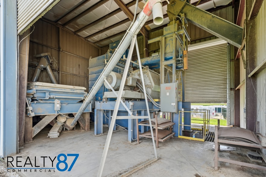 More Photos Of 1004 Grant St, Manchester Warehouse For Sale