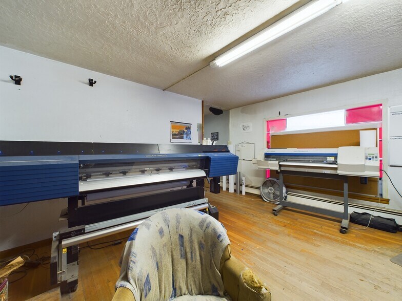 More Photos Of 615 S Washington Ave, Emmett Freestanding For Sale