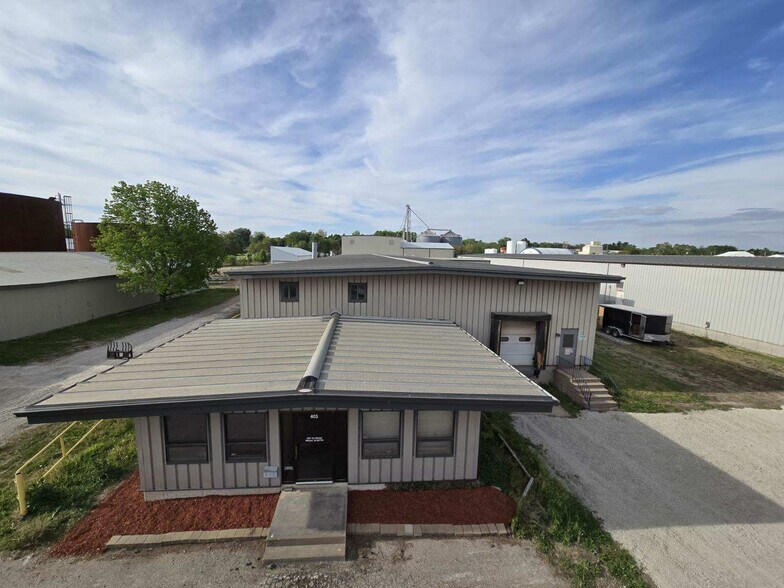 More Photos Of 403 W 1st St, Wilton Manufacturing For Sale