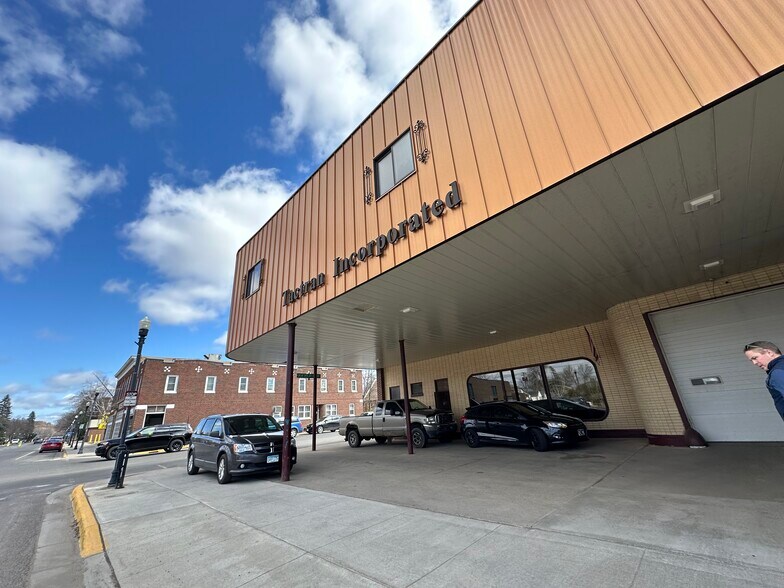 More Photos Of 620 E Howard St, Hibbing Parking Garage For Sale