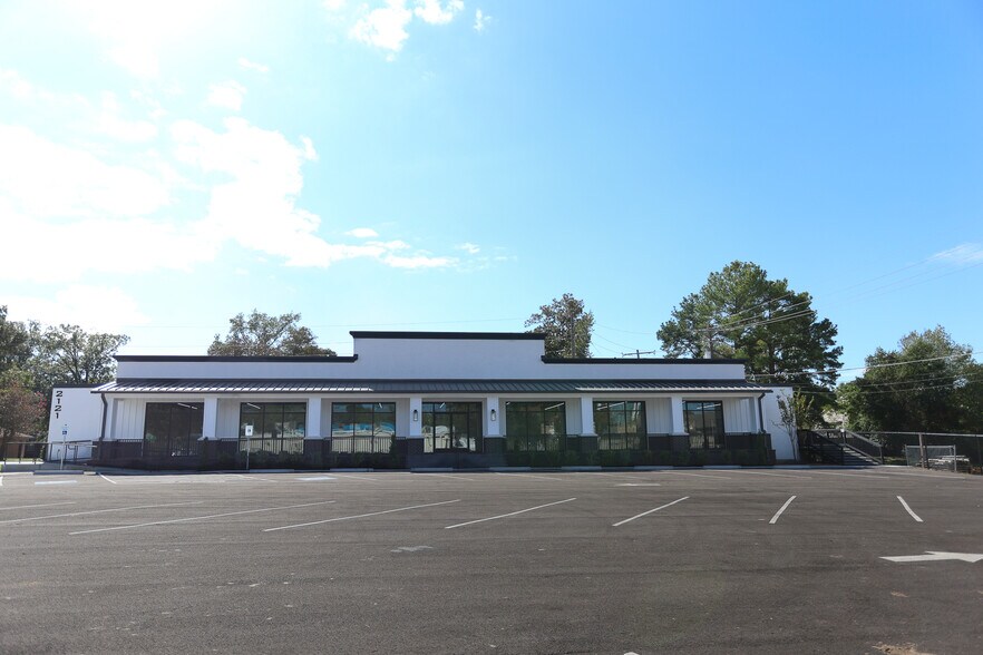 More Photos Of 2121 Timber Lane St, Conroe Storefront Retail Office For Sale