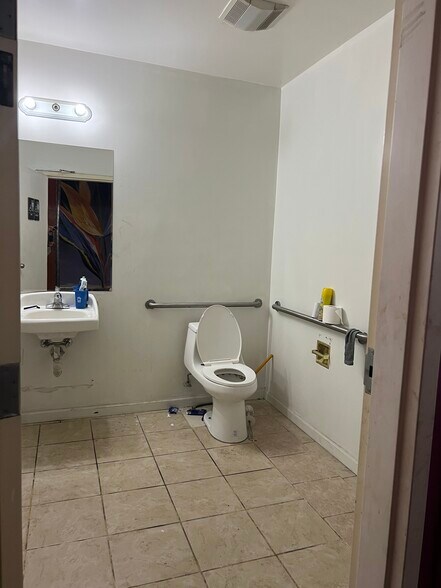 More Photos Of 1513-1515 14th Ave, Oakland Apartments For Sale