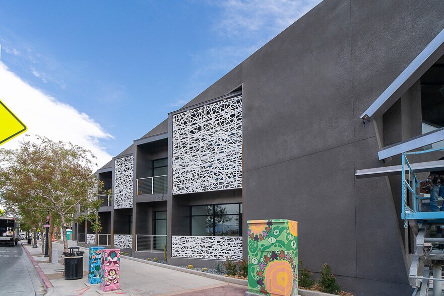 More Photos Of 1 E Charleston Blvd, Las Vegas Storefront Retail Office For Lease