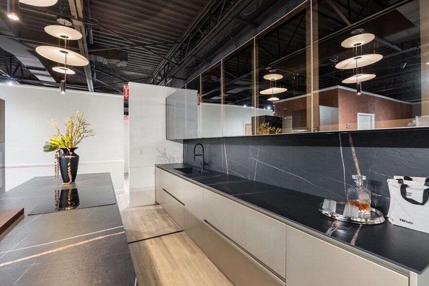 More Photos Of 800 Harbour Dr, Naples Office For Lease